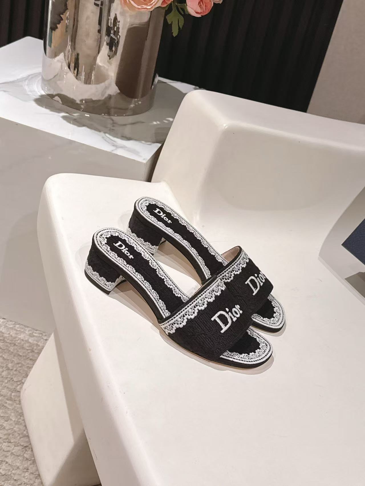 DIOR 高品質CD刺繍 チャンキーヒール フラットシューズ【50％割引+送料無料】