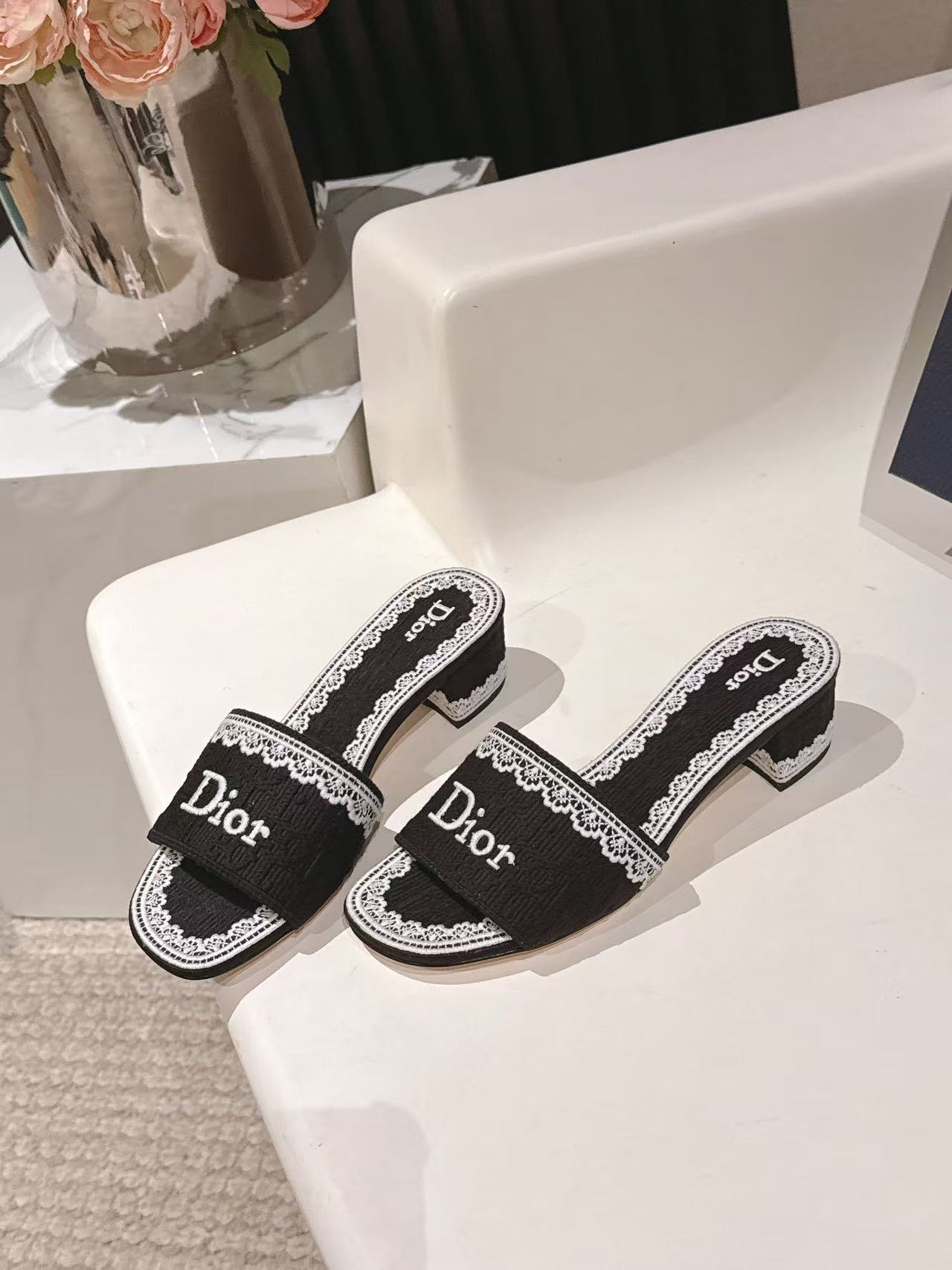 DIOR 高品質CD刺繍 チャンキーヒール フラットシューズ【50％割引+送料無料】