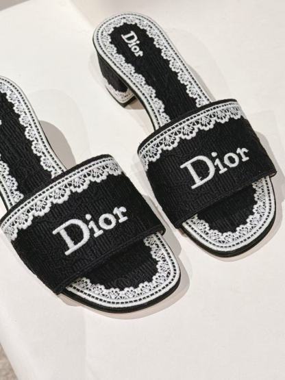 DIOR 高品質CD刺繍 チャンキーヒール フラットシューズ【50％割引+送料無料】