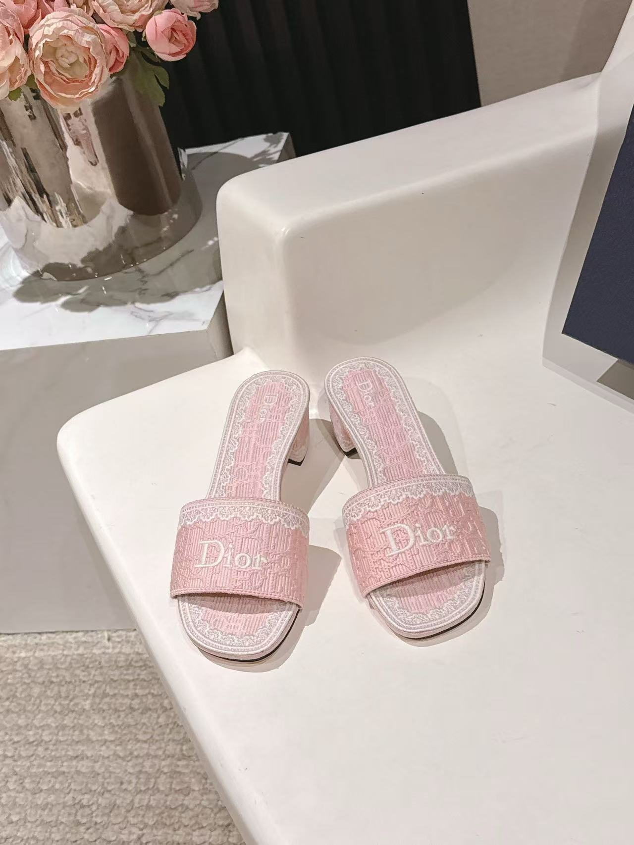 DIOR 高品質CD刺繍 チャンキーヒール フラットシューズ【50％割引+送料無料】