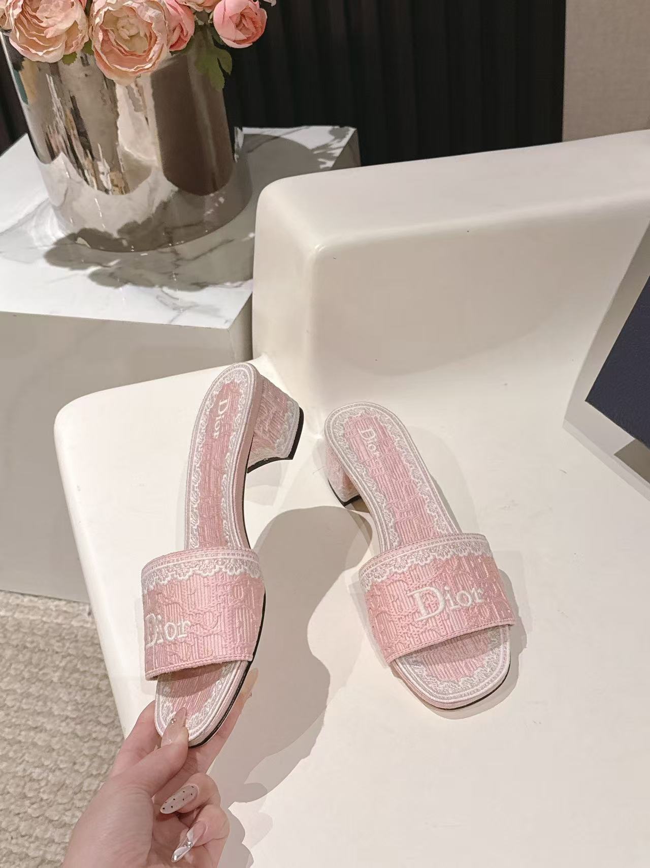 DIOR 高品質CD刺繍 チャンキーヒール フラットシューズ【50％割引+送料無料】