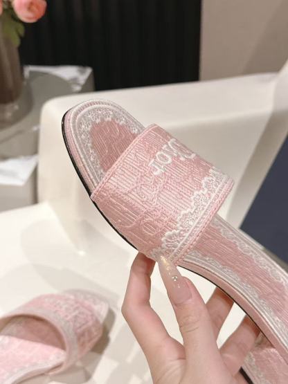 DIOR 高品質CD刺繍 チャンキーヒール フラットシューズ【50％割引+送料無料】