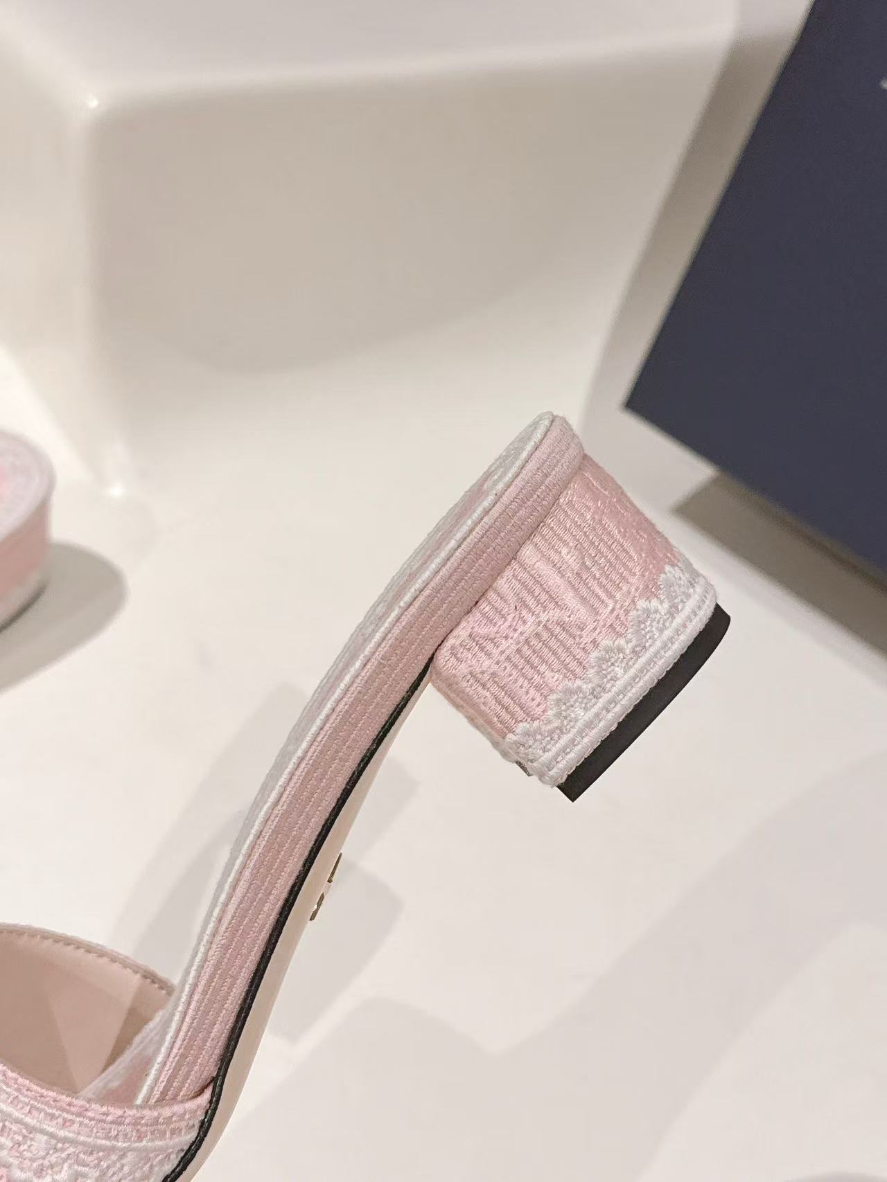 DIOR 高品質CD刺繍 チャンキーヒール フラットシューズ【50％割引+送料無料】