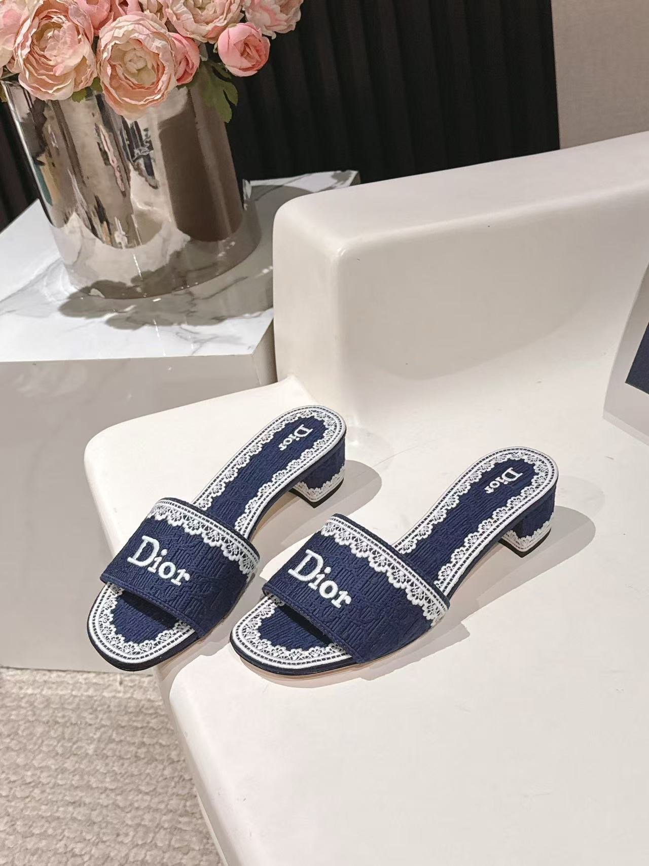 DIOR 高品質CD刺繍 チャンキーヒール フラットシューズ【50％割引+送料無料】