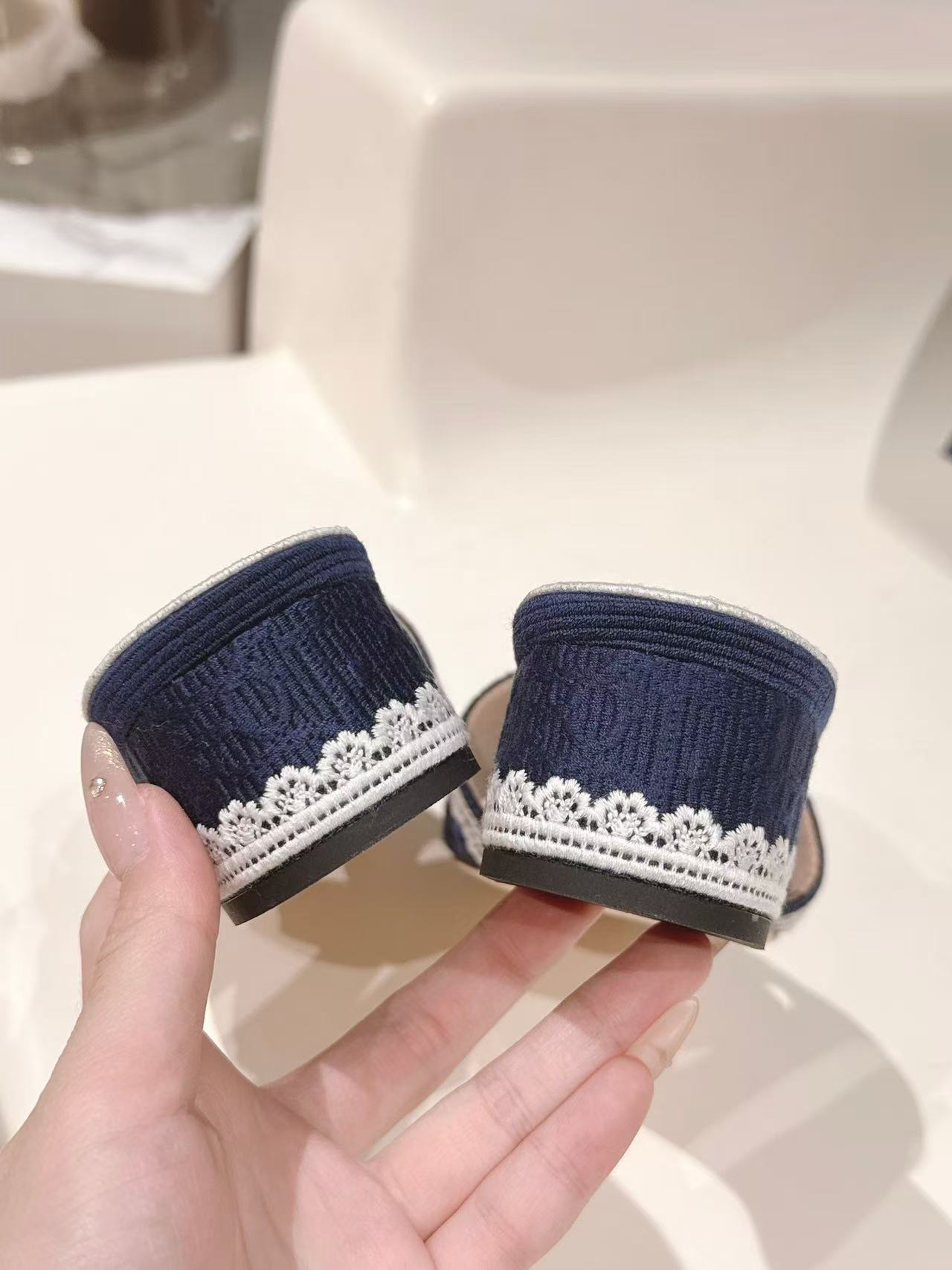 DIOR 高品質CD刺繍 チャンキーヒール フラットシューズ【50％割引+送料無料】