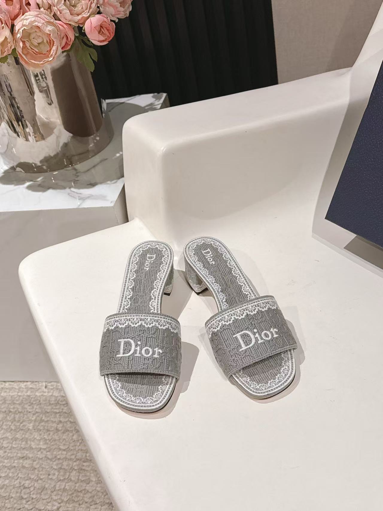DIOR 高品質CD刺繍 チャンキーヒール フラットシューズ【50％割引+送料無料】