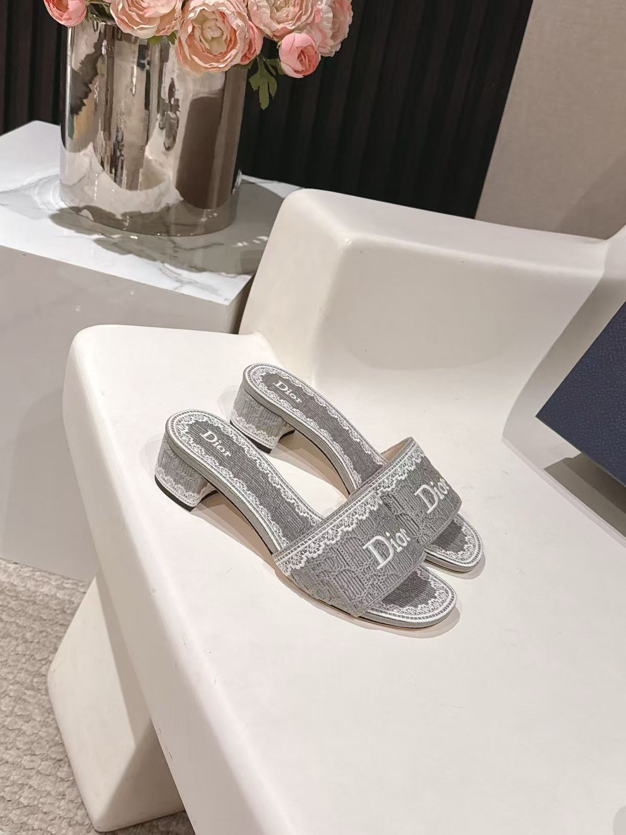 DIOR 高品質CD刺繍 チャンキーヒール フラットシューズ【50％割引+送料無料】