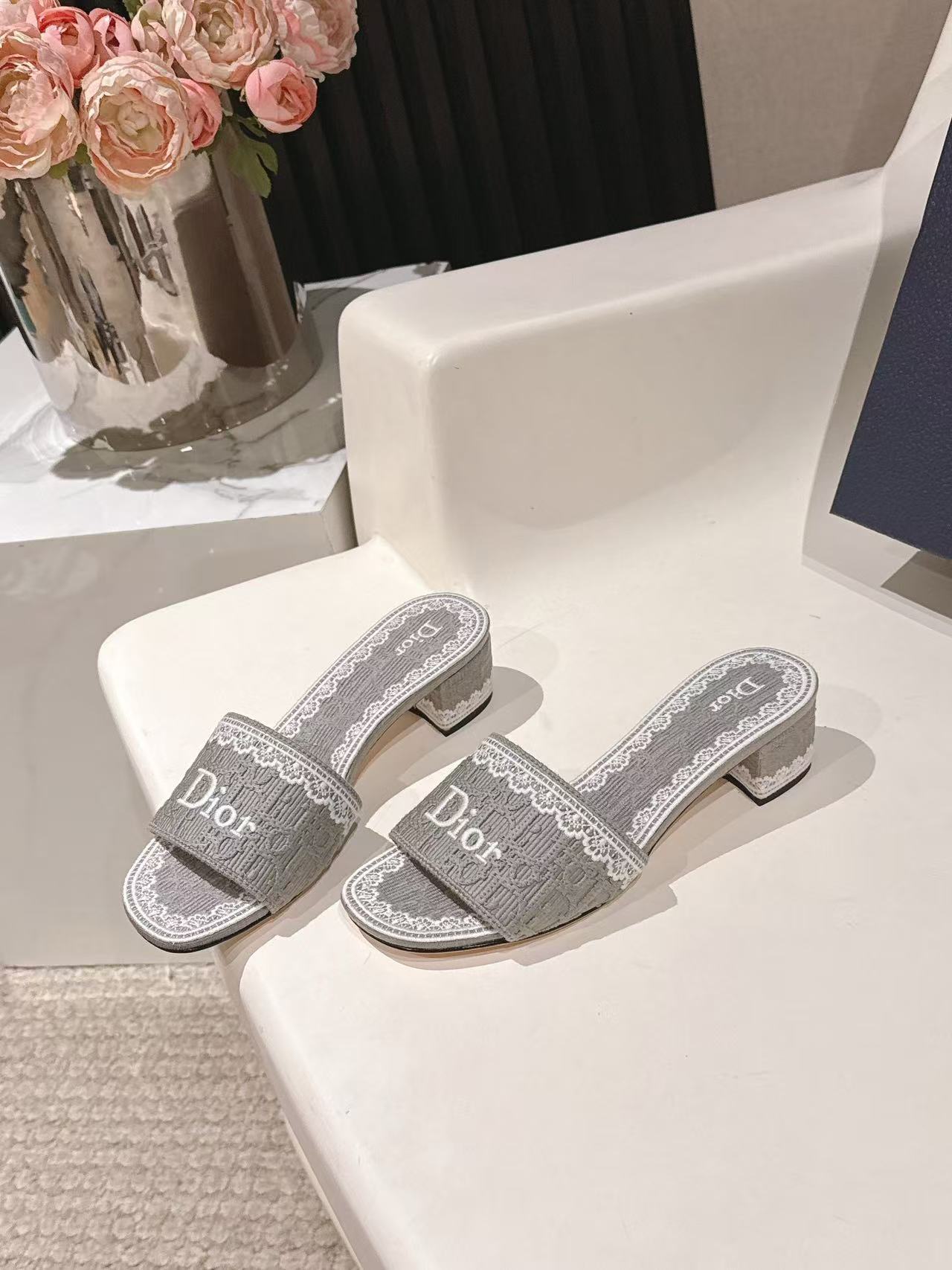 DIOR 高品質CD刺繍 チャンキーヒール フラットシューズ【50％割引+送料無料】