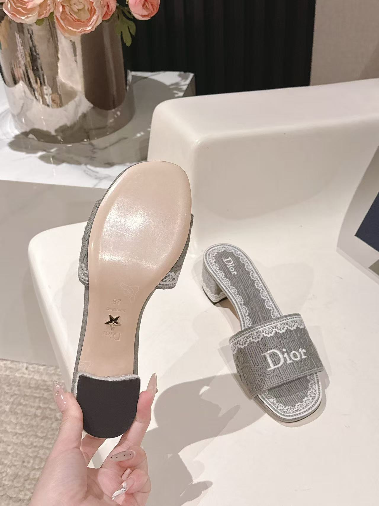 DIOR 高品質CD刺繍 チャンキーヒール フラットシューズ【50％割引+送料無料】