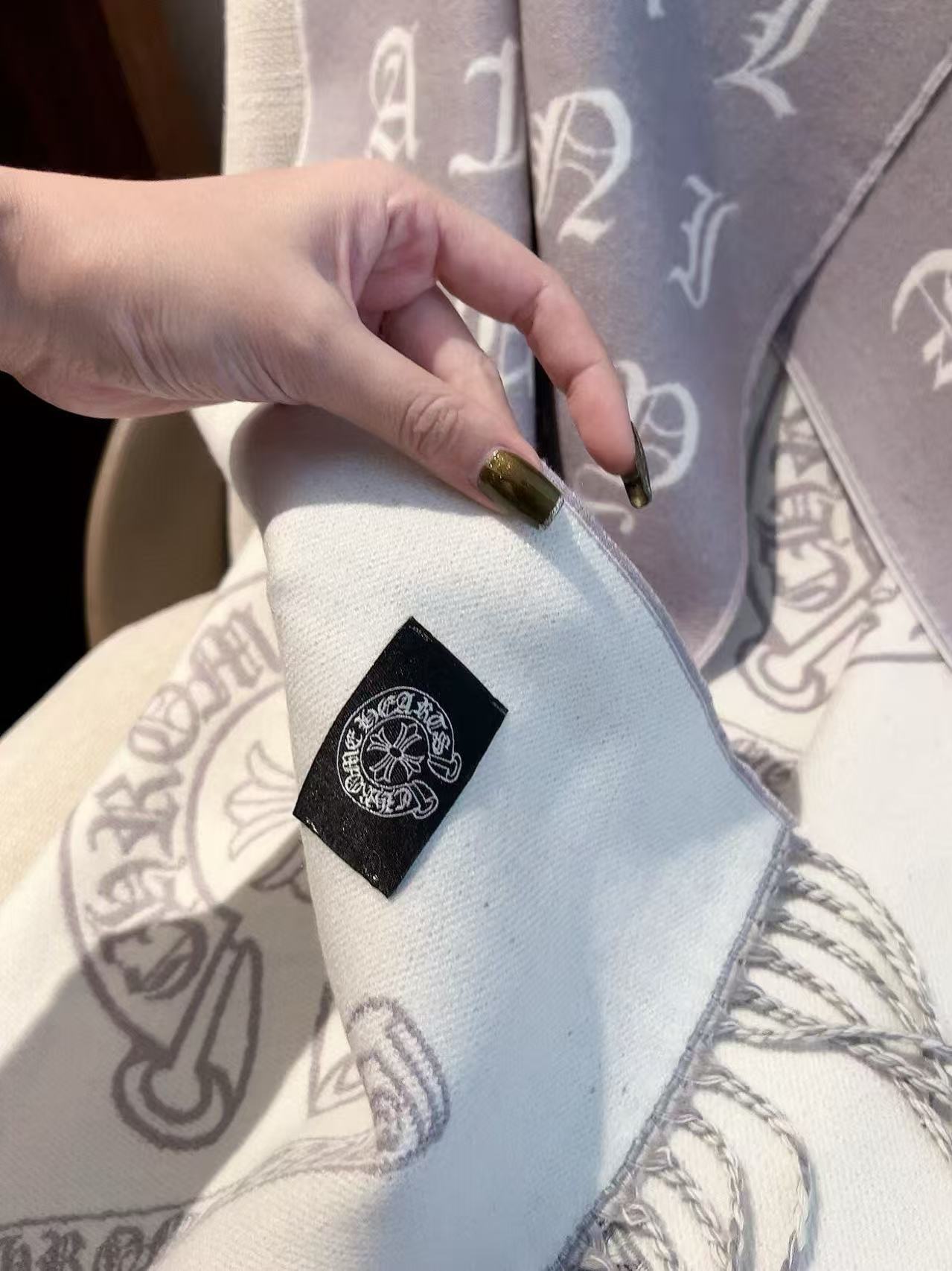 Chr0me Heartsラウンドプリントのカシミアスカーフ【50％割引+送料無料】