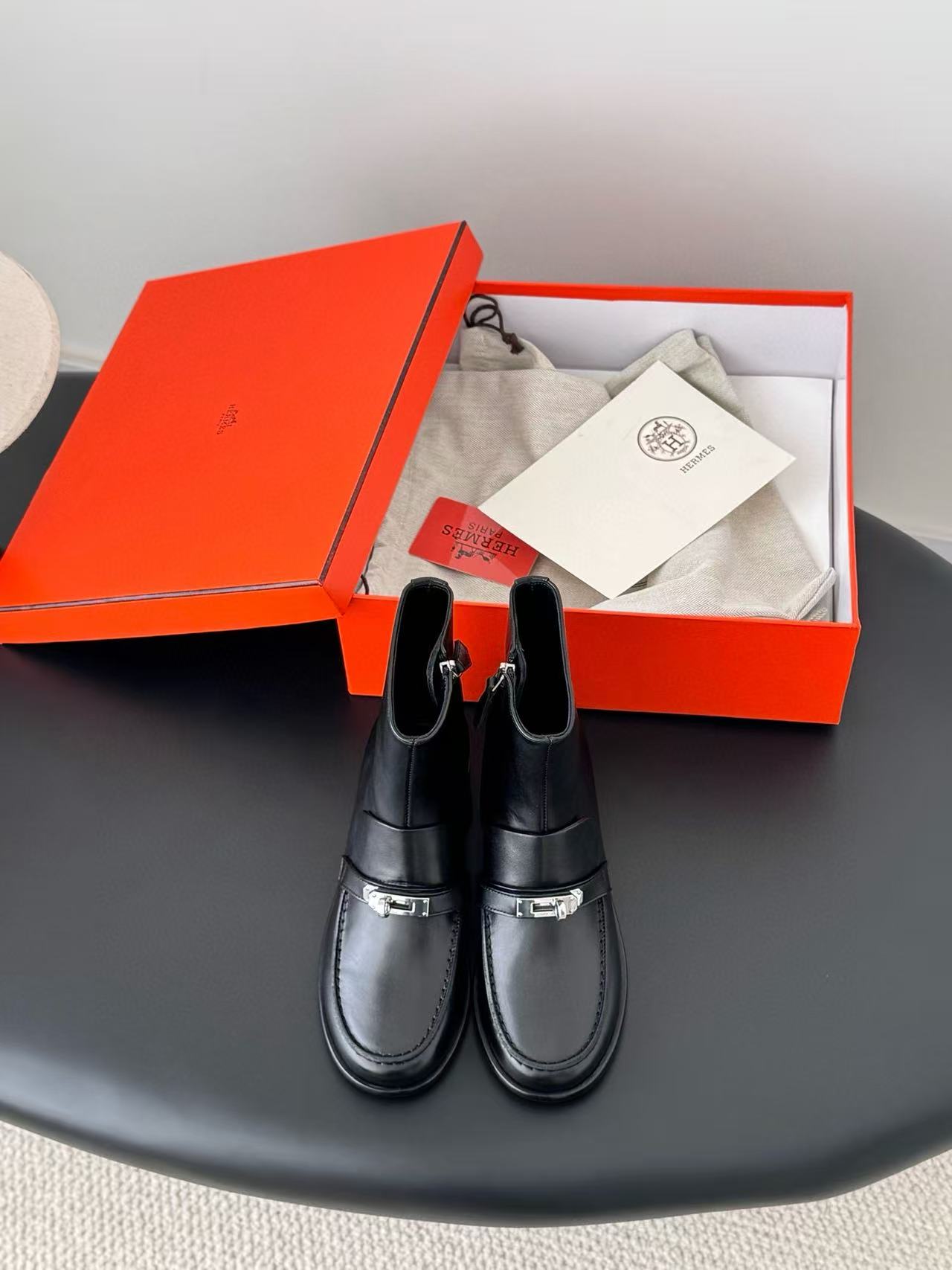 HERME5高品質Hバックルレザーアンクルブーツ【50％割引+送料無料】