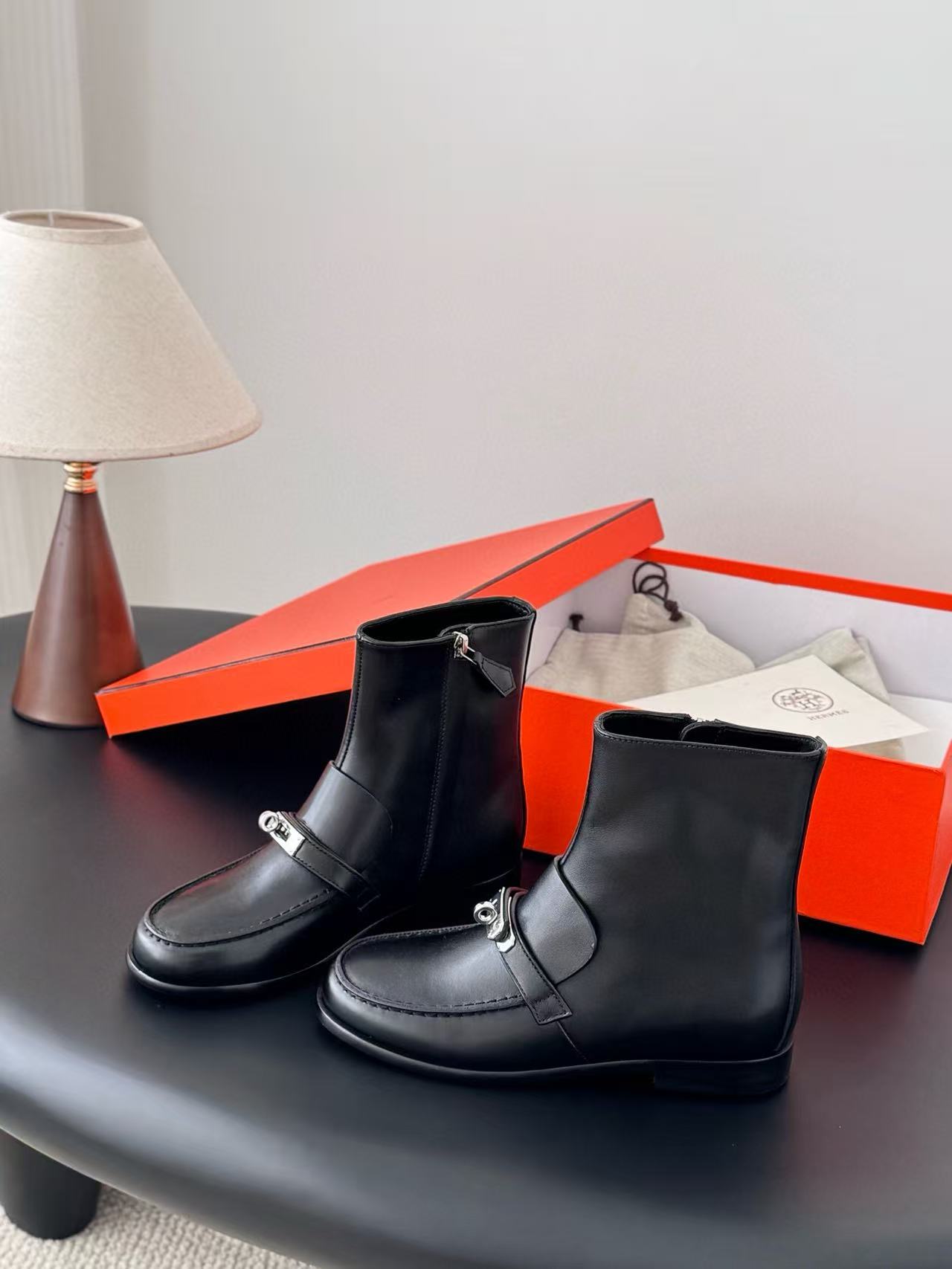 HERME5高品質Hバックルレザーアンクルブーツ【50％割引+送料無料】