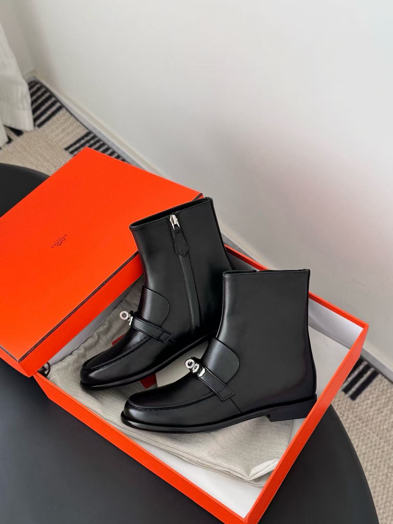 HERME5高品質Hバックルレザーアンクルブーツ【50％割引+送料無料】
