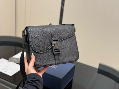 DI0Rメンズシングルショルダークロスボディバッグ【50％割引+送料無料】