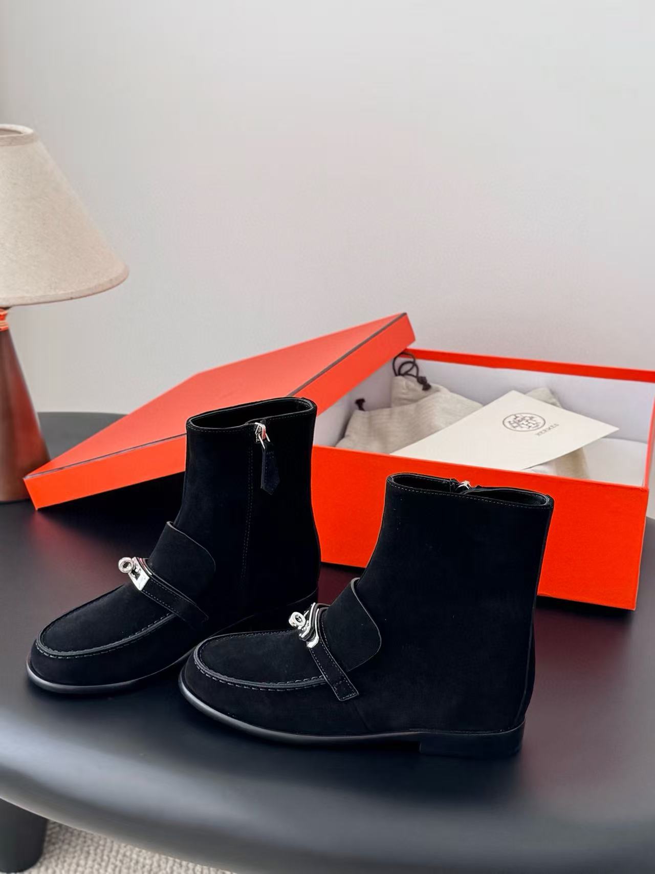 HERME5高品質ケリーバックルアンクルブーツ【50％割引+送料無料】