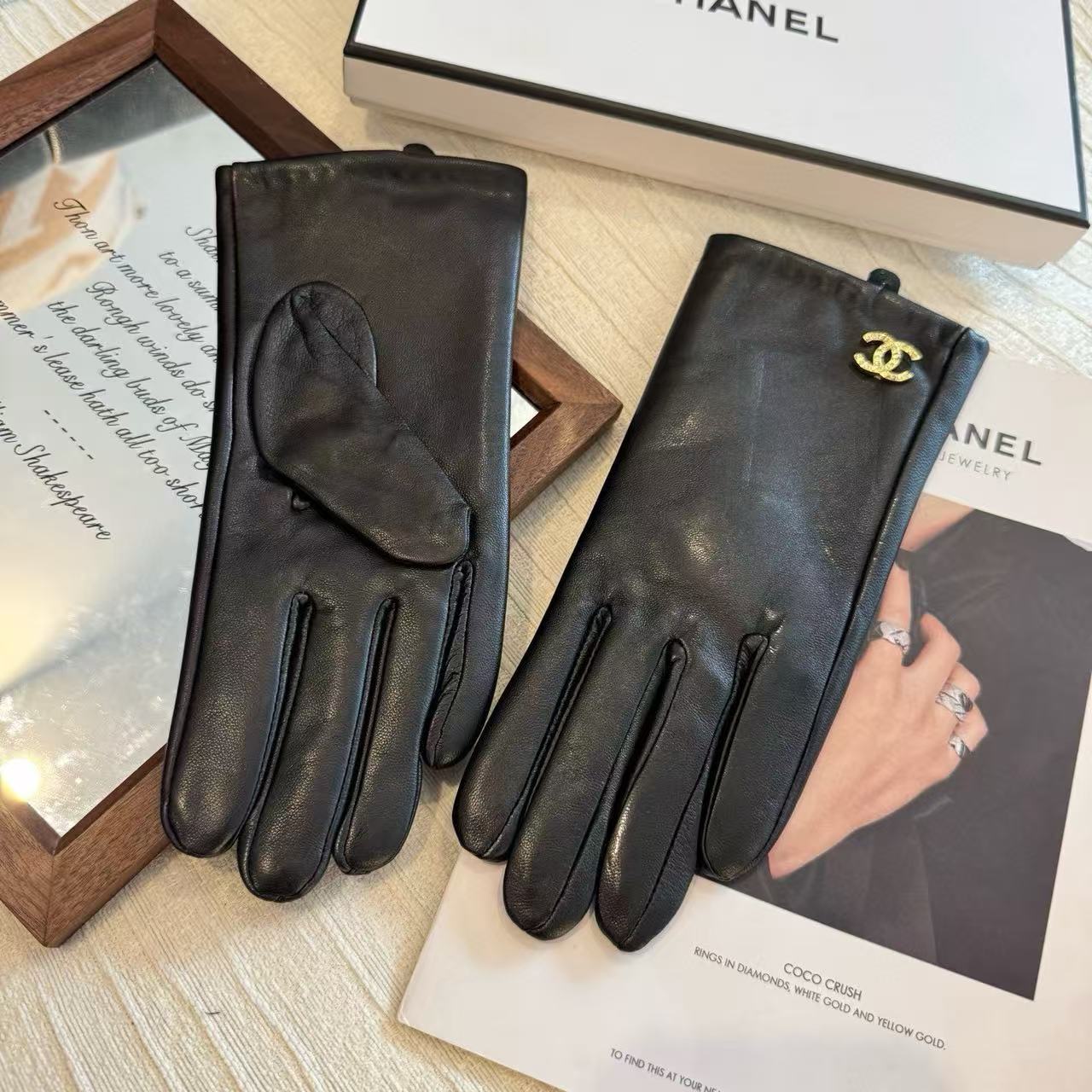 CHANE1 ダブルC ウール＆ラムスキン グローブ【50％割引+送料無料】