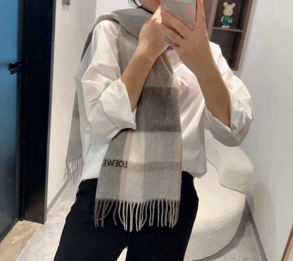 L0WEW 刺繍入りレターカシミアスカーフ【50％割引+送料無料】