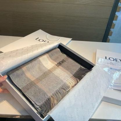 L0WEW 刺繍入りレターカシミアスカーフ【50％割引+送料無料】