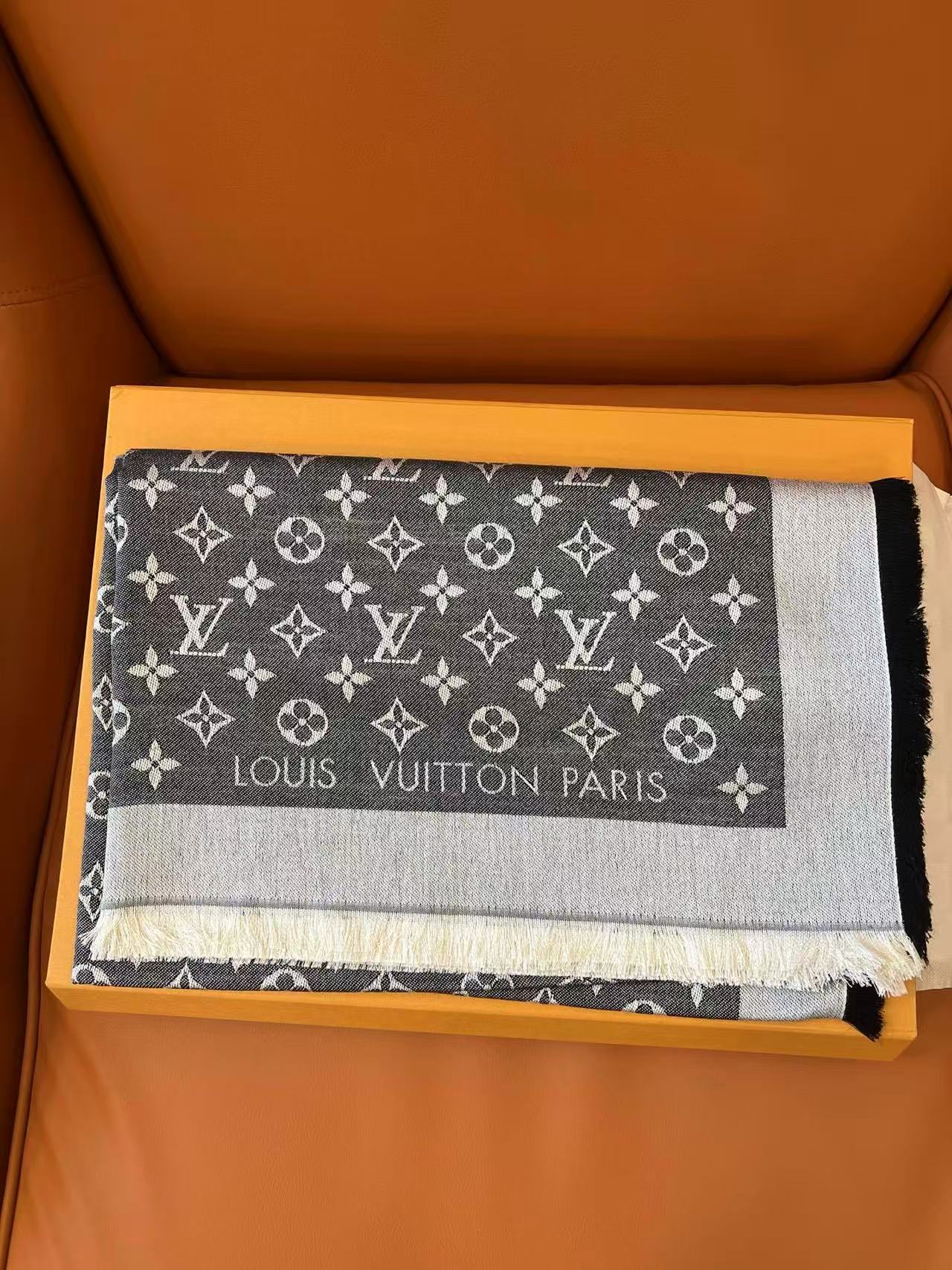 LV四つ葉のクローバープリントカシミアスカーフ【50％割引+送料無料】