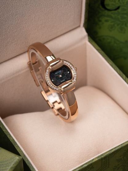 GUCC1 クラシック ダブルG レディースウォッチ【50％割引+送料無料】