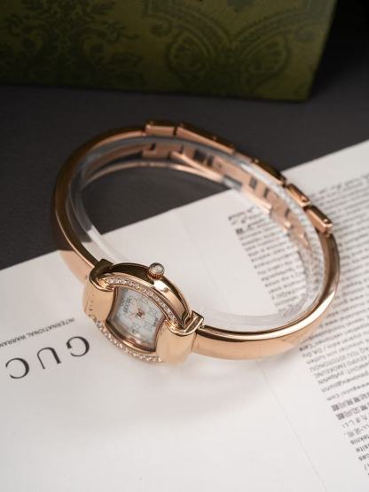 GUCC1 クラシック ダブルG レディースウォッチ【50％割引+送料無料】