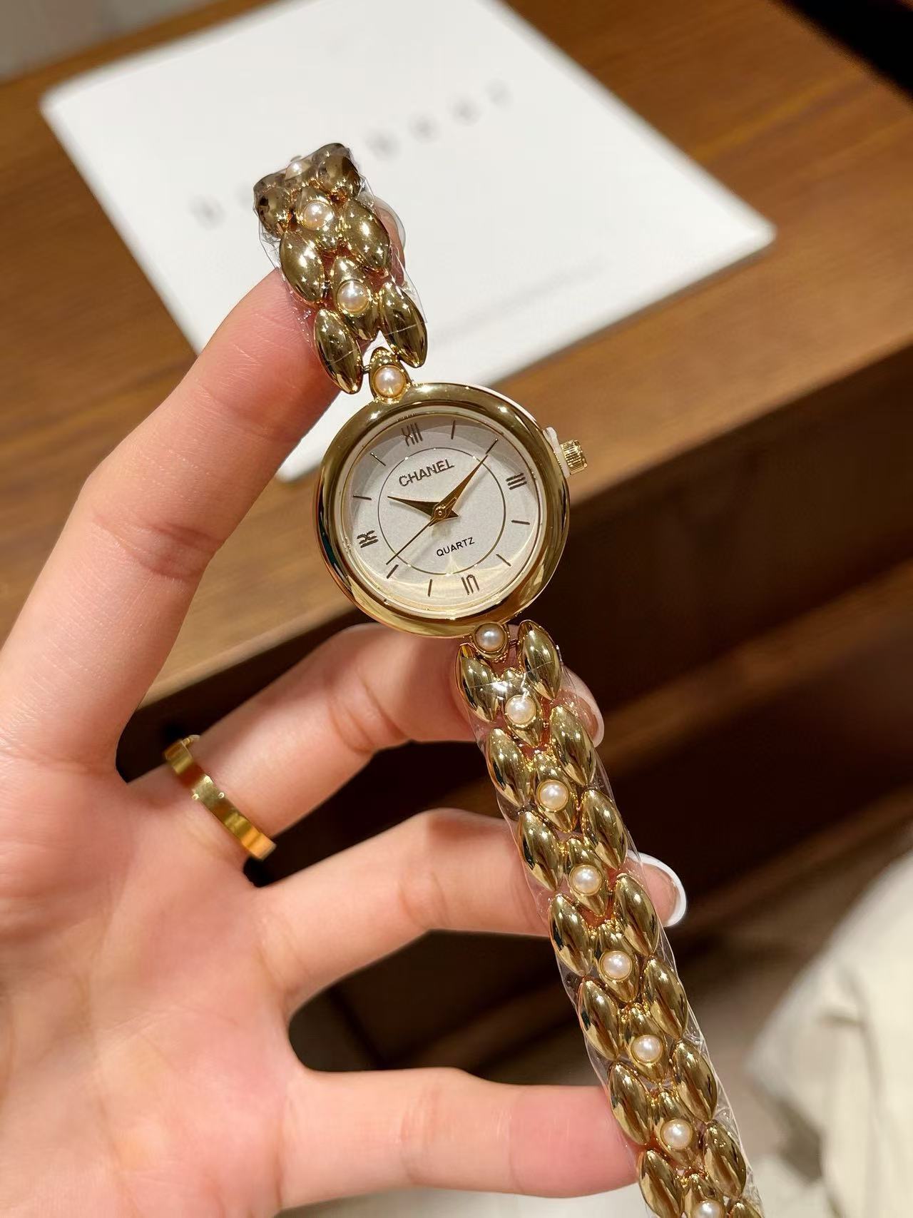 CHANE1 ラウンドパール スチールストラップ レディースウォッチ【50％割引+送料無料】