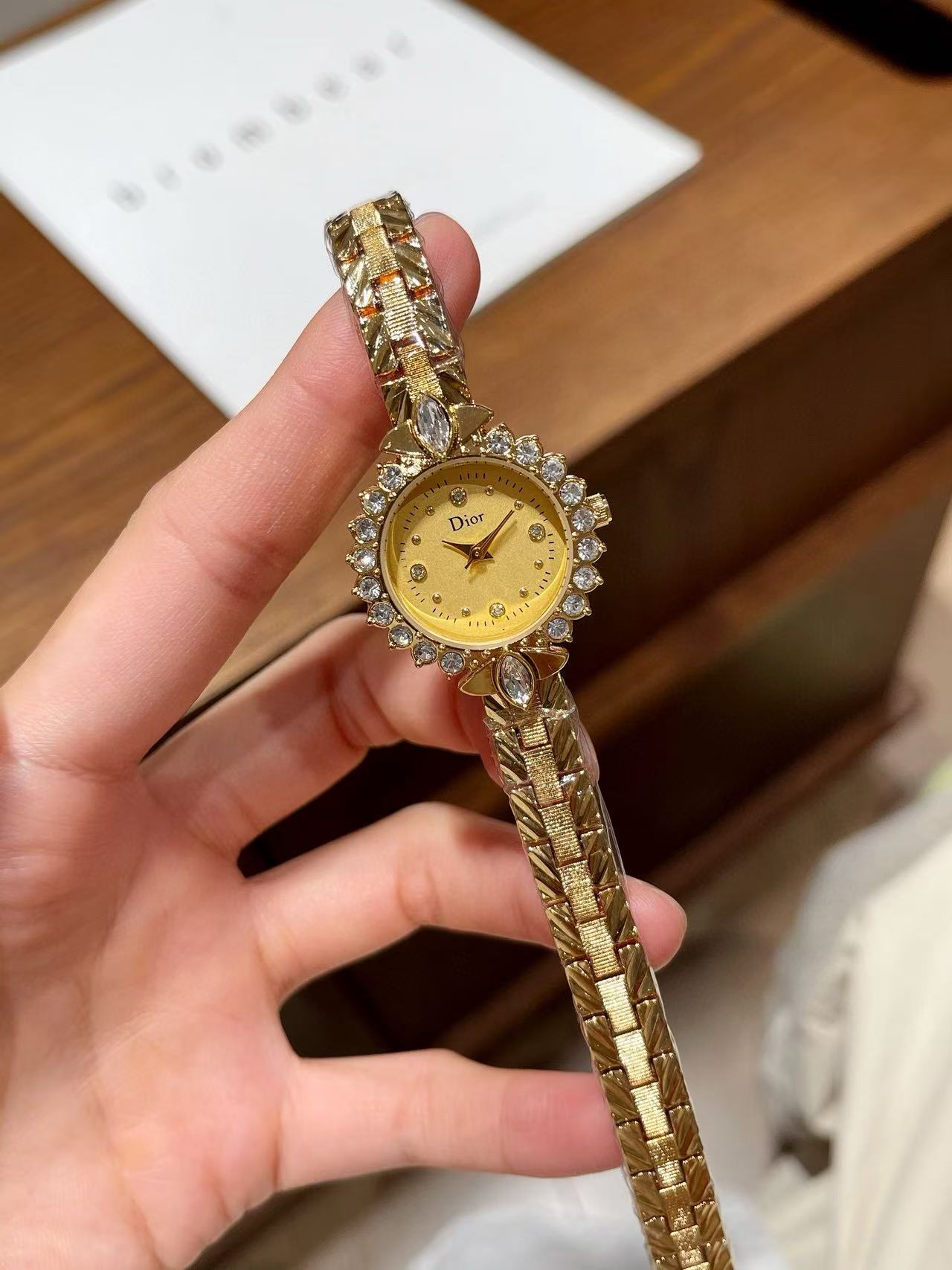 DI0Rダイヤモンドレディースウォッチ【50％割引+送料無料】