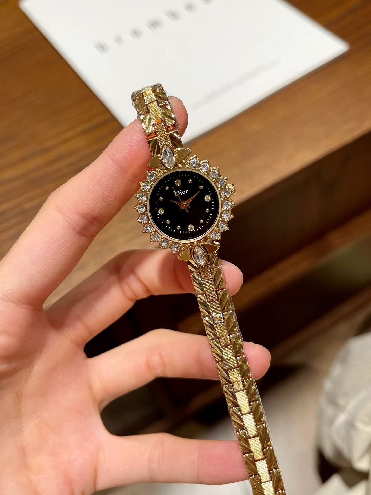 DI0Rダイヤモンドレディースウォッチ【50％割引+送料無料】