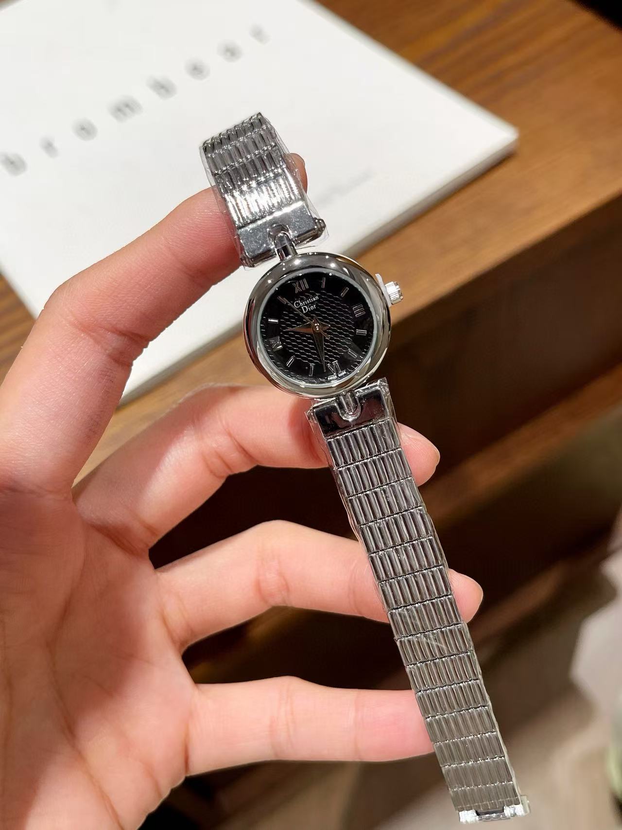 DI0Rラウンド型レディース腕時計【50％割引+送料無料】