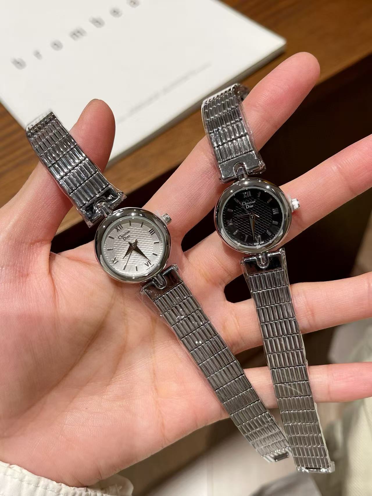 DI0Rラウンド型レディース腕時計【50％割引+送料無料】