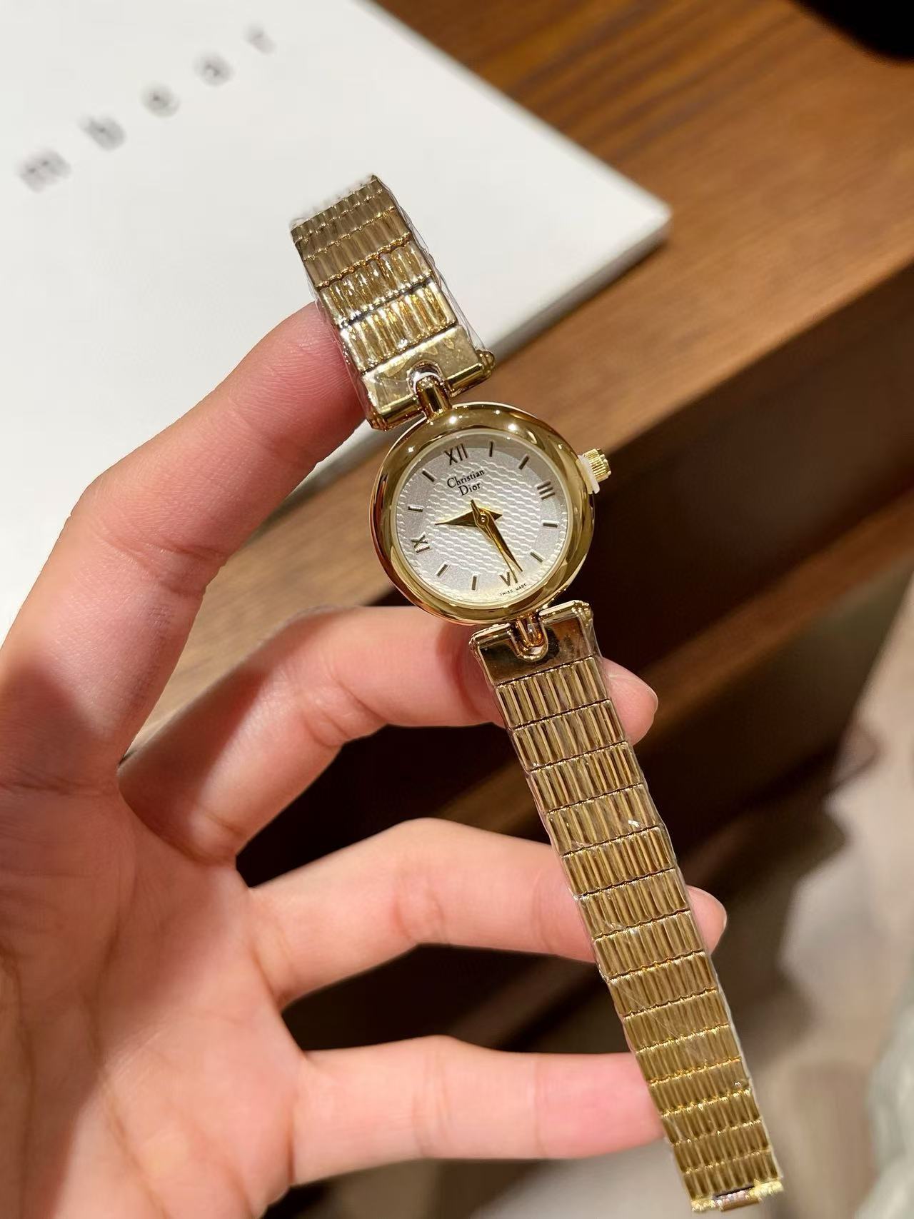 DIOR ラウンドスチールバンド レディース腕時計【50％割引+送料無料】