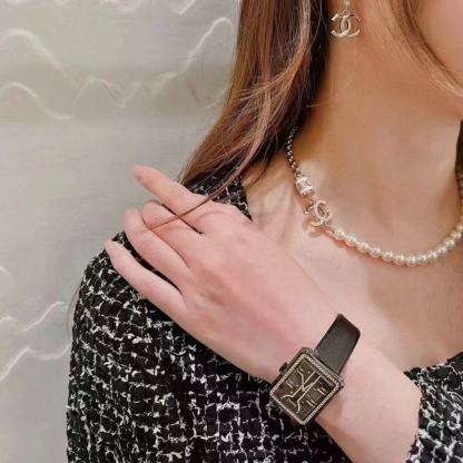 CHANE1 ダイヤモンドセット スクエア レザーウォッチ【50％割引+送料無料】