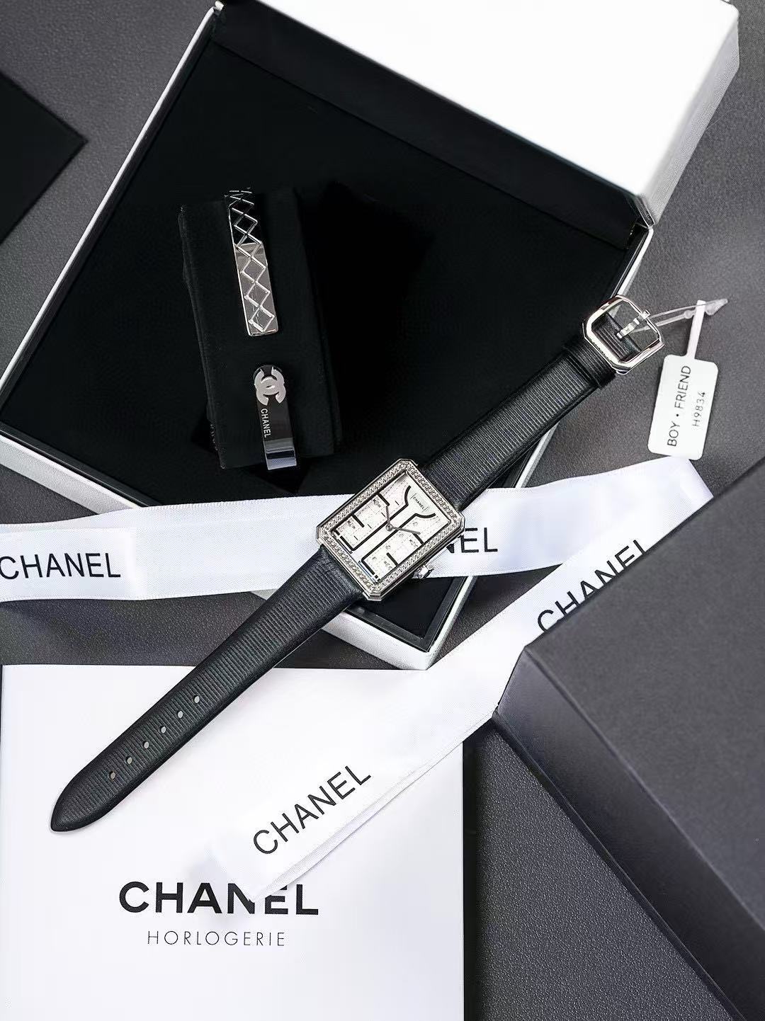 CHANE1 ダイヤモンドセット スクエア レザーウォッチ【50％割引+送料無料】