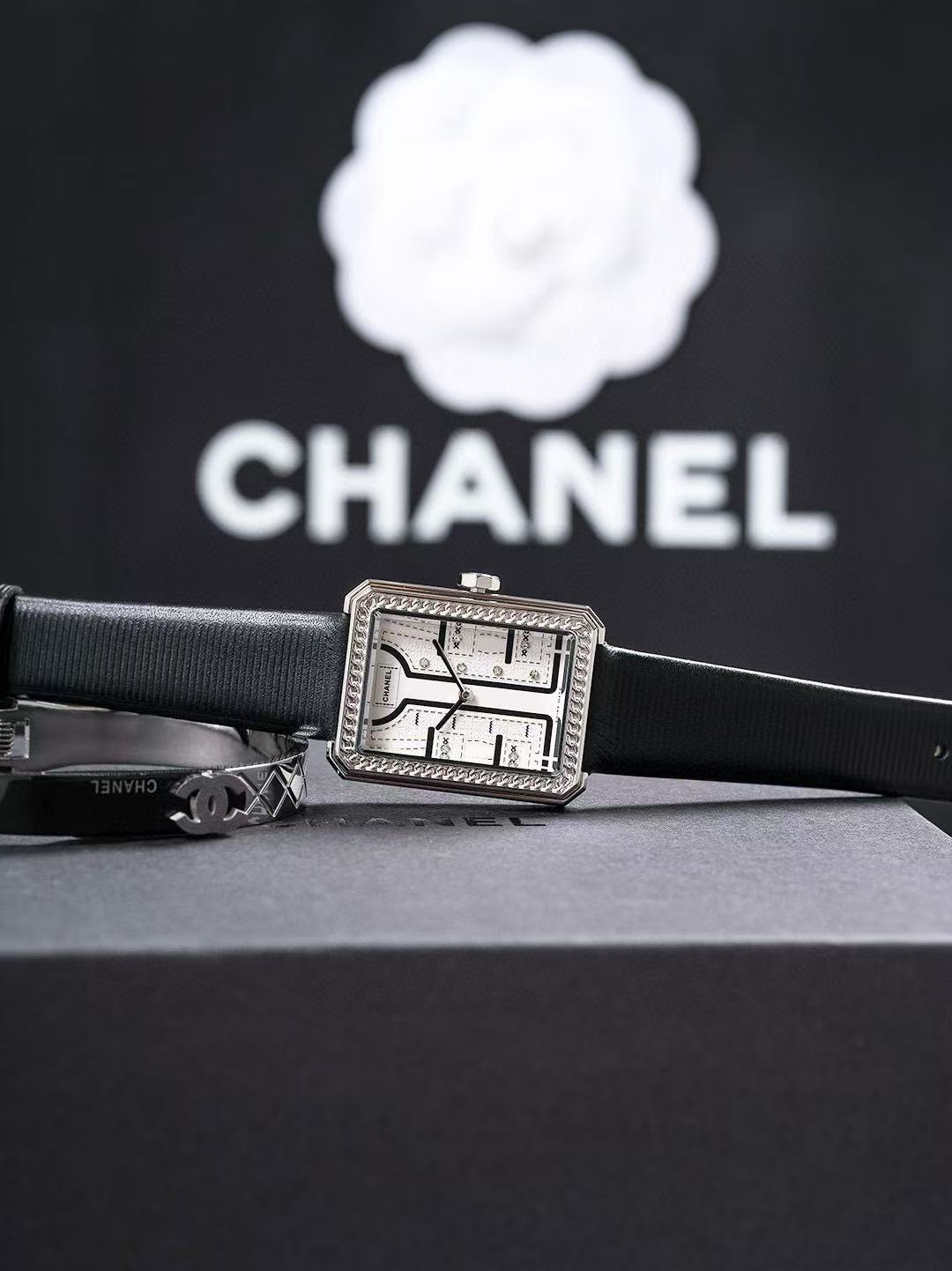 CHANE1 ダイヤモンドセット スクエア レザーウォッチ【50％割引+送料無料】