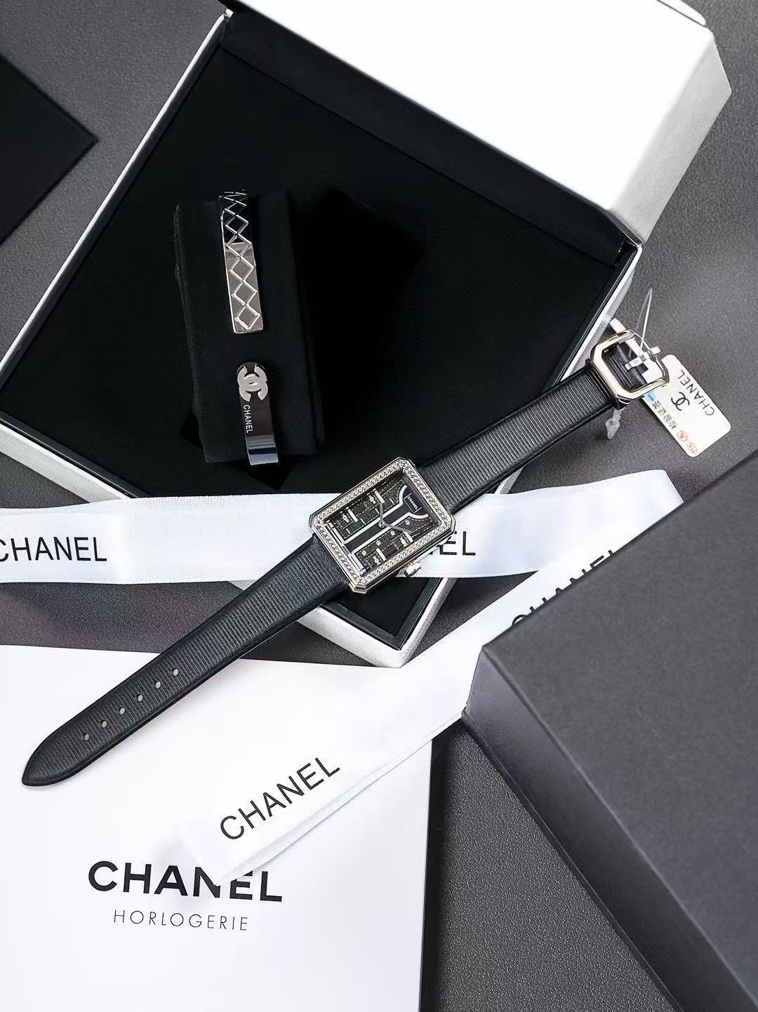 CHANE1 ダイヤモンドセット スクエア レザーウォッチ【50％割引+送料無料】