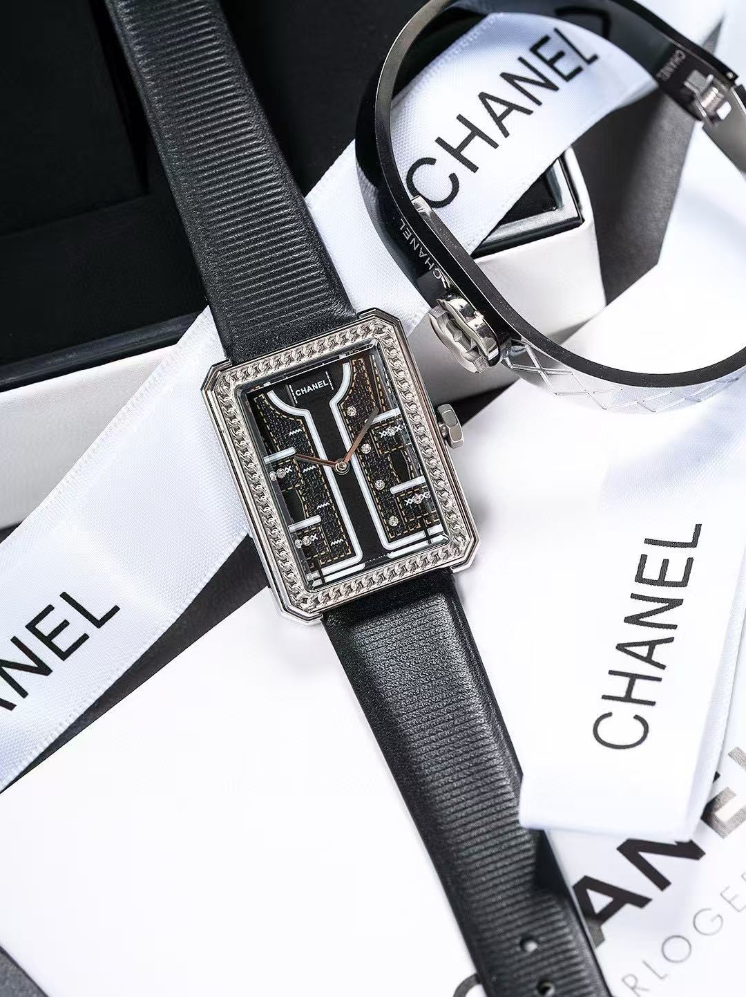 CHANE1 ダイヤモンドセット スクエア レザーウォッチ【50％割引+送料無料】