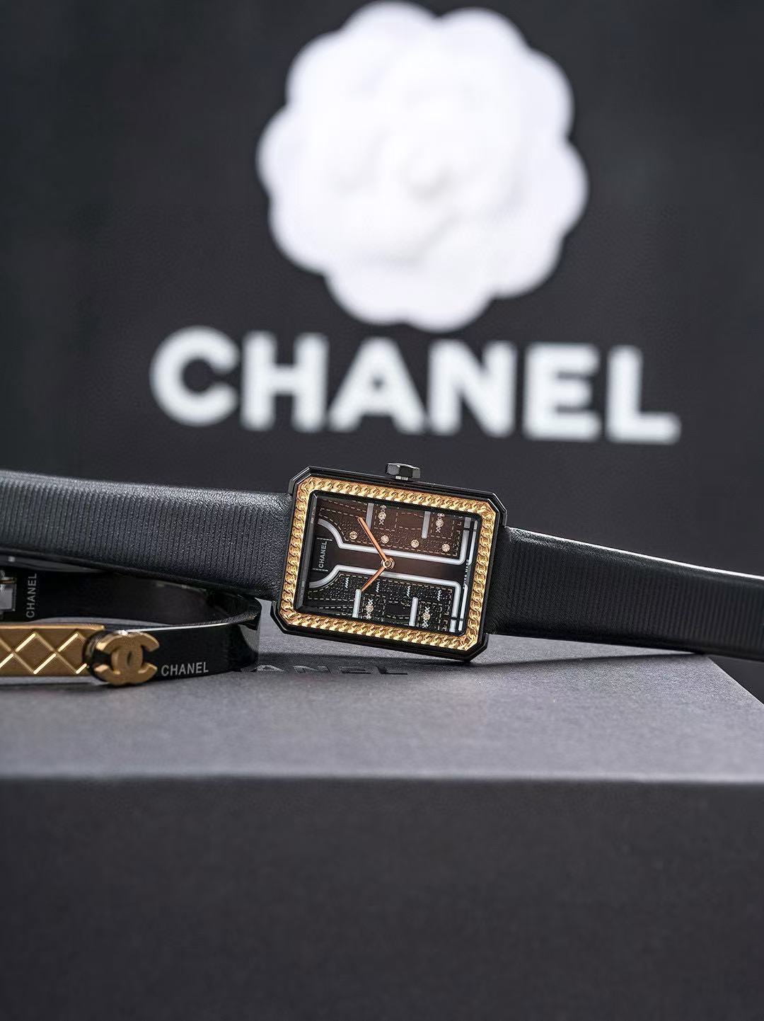 CHANE1 ダイヤモンドセット スクエア レザーウォッチ【50％割引+送料無料】