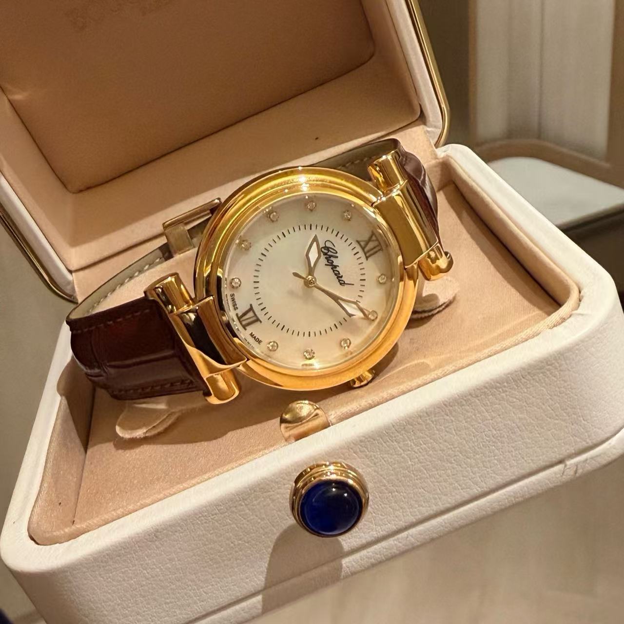 Ch0pard IMPER1ALE レザーストラップ レディースウォッチ【50％割引+送料無料】