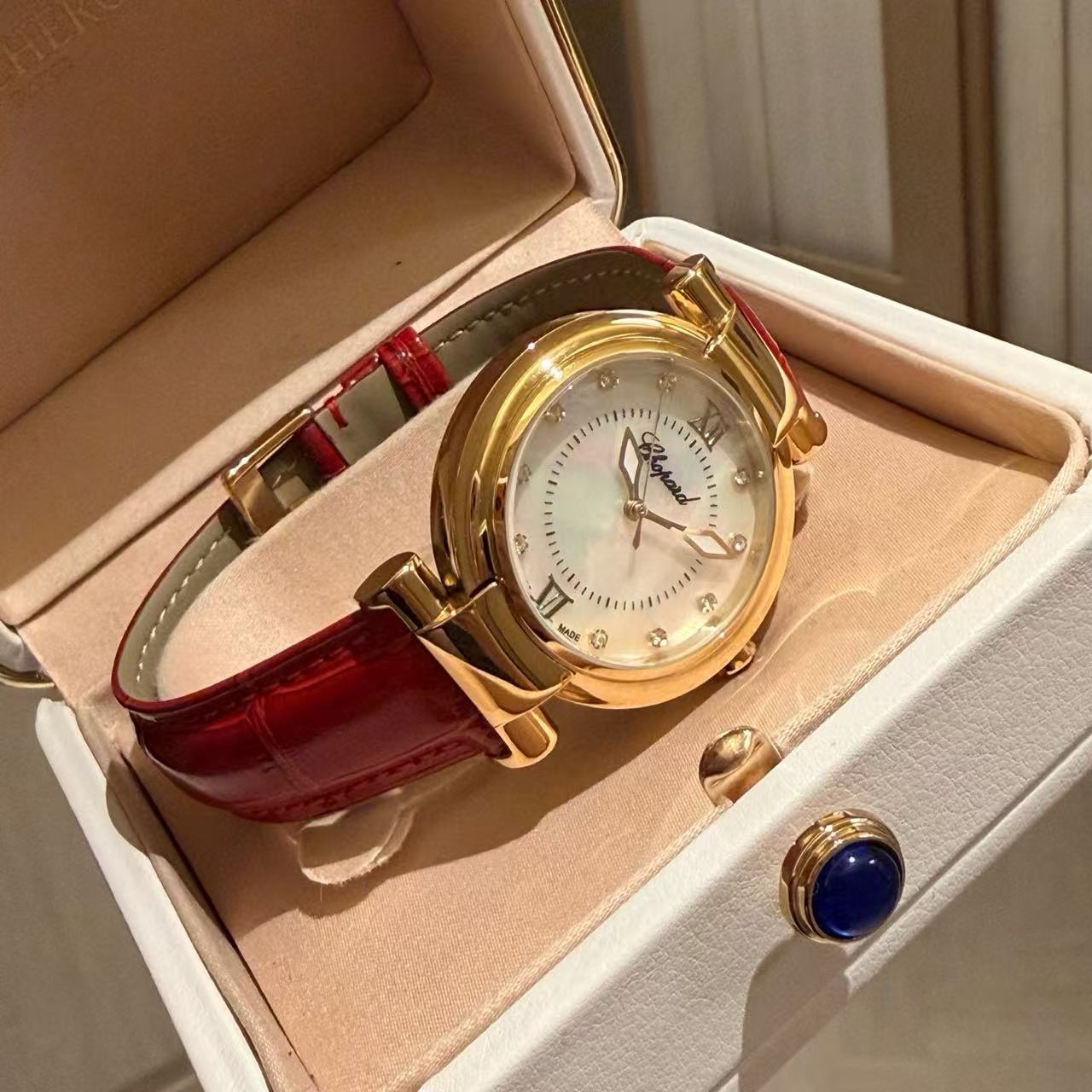 Ch0pard IMPER1ALE レザーストラップ レディースウォッチ【50％割引+送料無料】