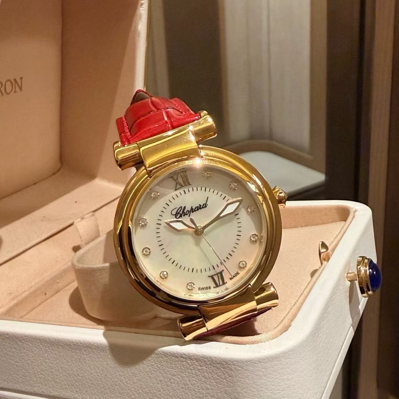 Ch0pard IMPER1ALE レザーストラップ レディースウォッチ【50％割引+送料無料】