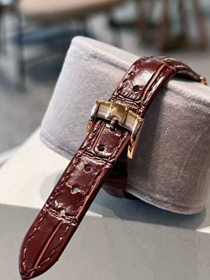 CHANE1ラウンドダイヤモンドセットレザーストラップウォッチ【50％割引+送料無料】