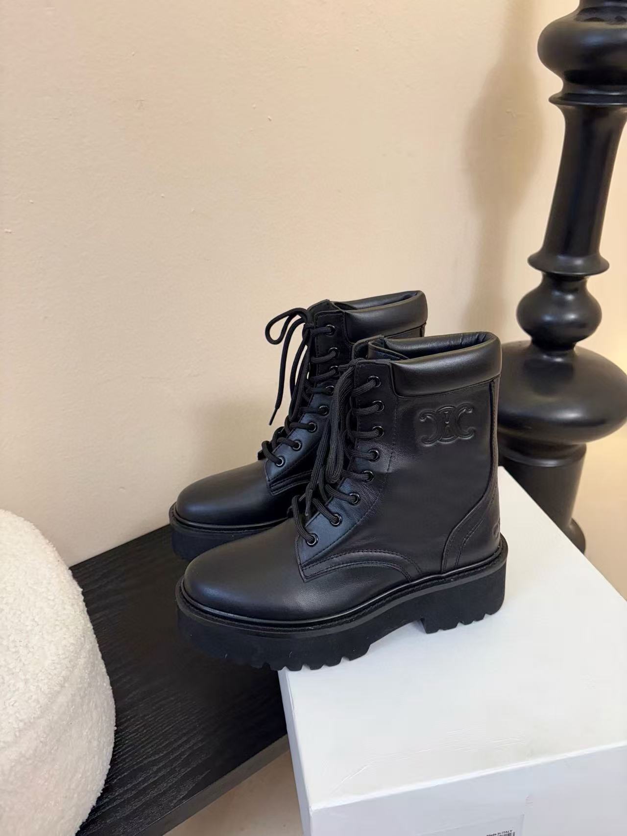 CEL1NE高品質 凱旋門 本革 アンクルブーツ【50％割引+送料無料】