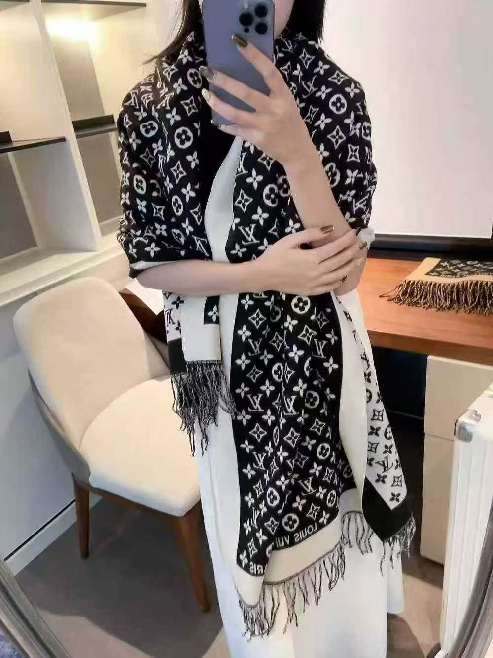 LV四つ葉のクローバープリントカシミアスカーフ【50％割引+送料無料】