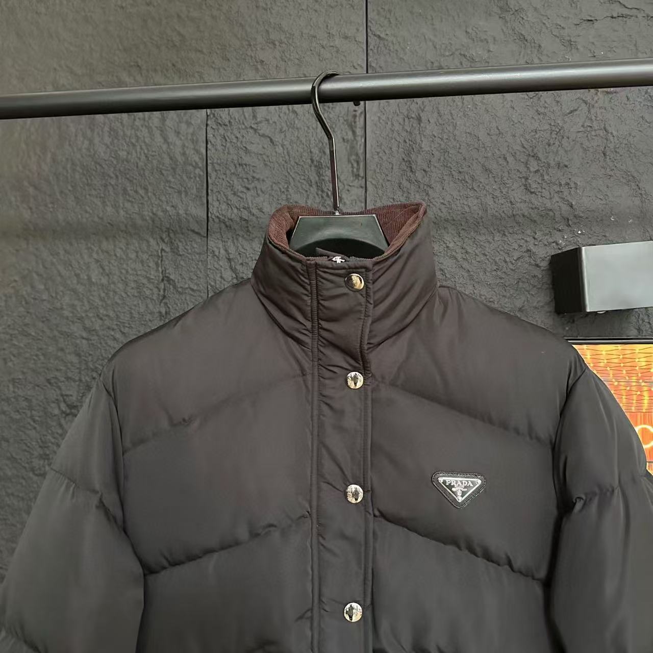 PR4DA トライアングルロゴ スタンドカラー ダウンジャケット【50％割引+送料無料】