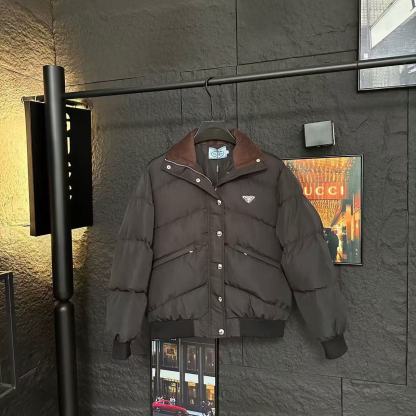 PR4DA トライアングルロゴ スタンドカラー ダウンジャケット【50％割引+送料無料】