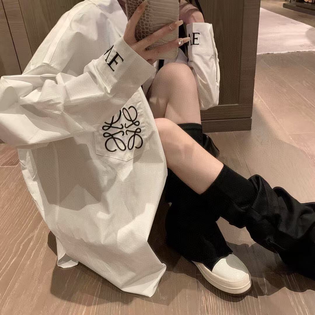 L0WEW 刺繍ロゴシャツ【50％割引+送料無料】