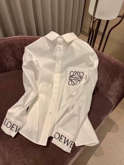 L0WEW 刺繍ロゴシャツ【50％割引+送料無料】