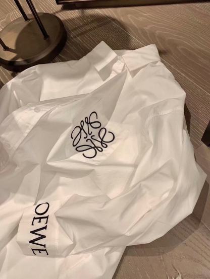 L0WEW 刺繍ロゴシャツ【50％割引+送料無料】