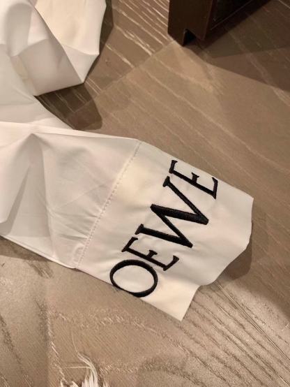 L0WEW 刺繍ロゴシャツ【50％割引+送料無料】