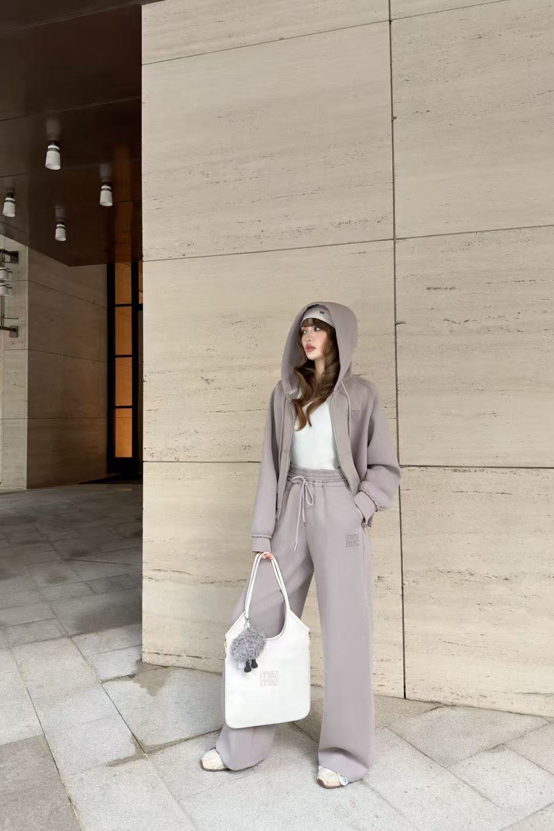 M1UM1U フード付きジップアップジャケット+パンツ ツーピースセット【50％割引+送料無料】